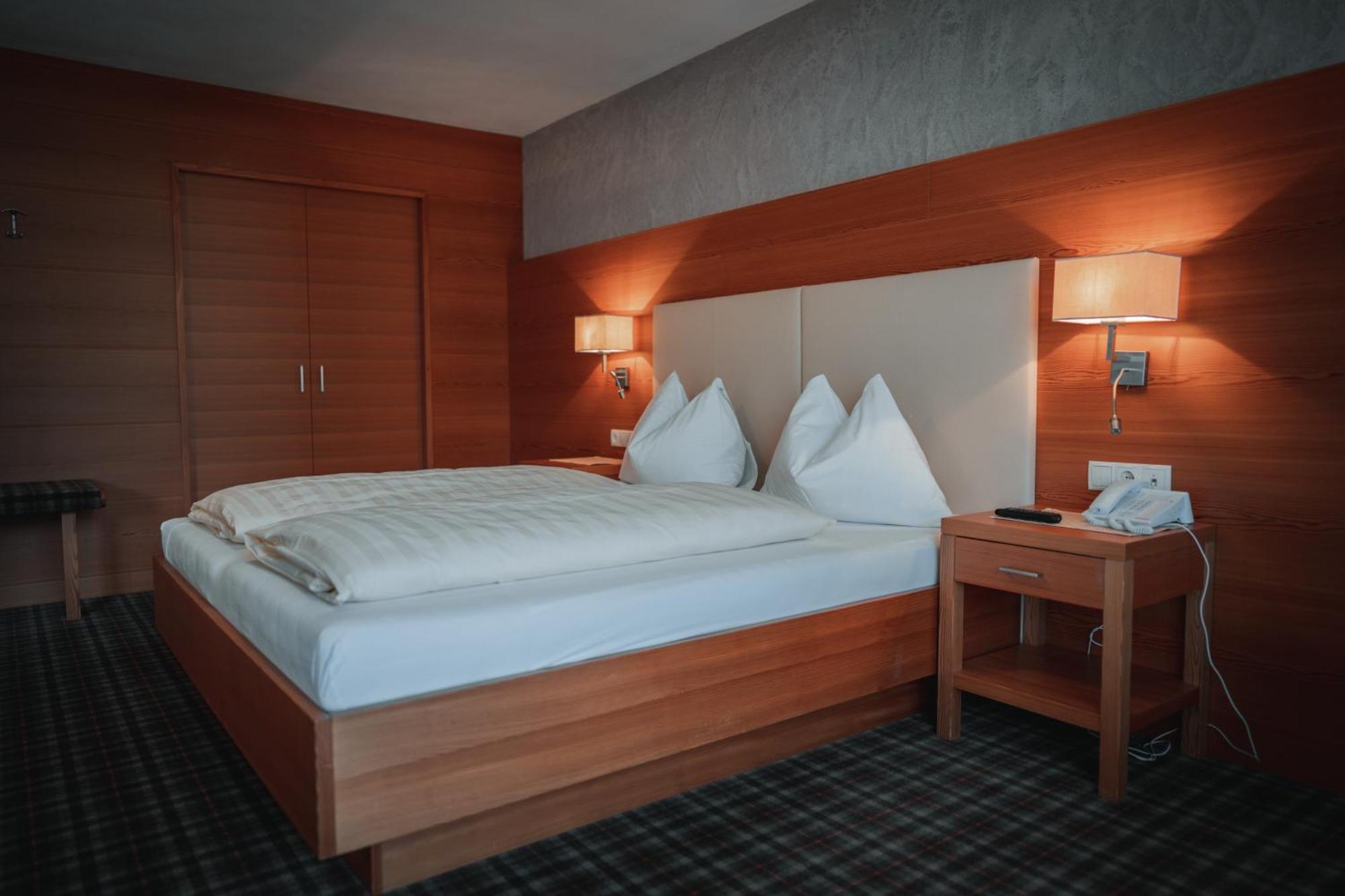Hotel Sonnenhof กัสเตลรอตโต ภายนอก รูปภาพ