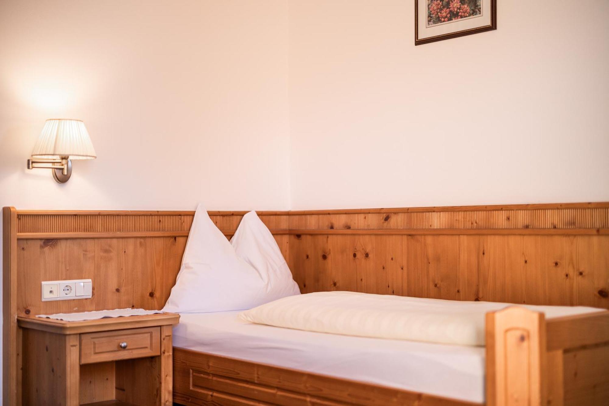 Hotel Sonnenhof กัสเตลรอตโต ภายนอก รูปภาพ
